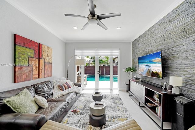 4152 Sapphire Ter, Weston, FL 33331