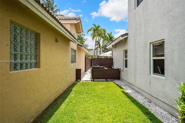 4152 Sapphire Ter, Weston, FL 33331