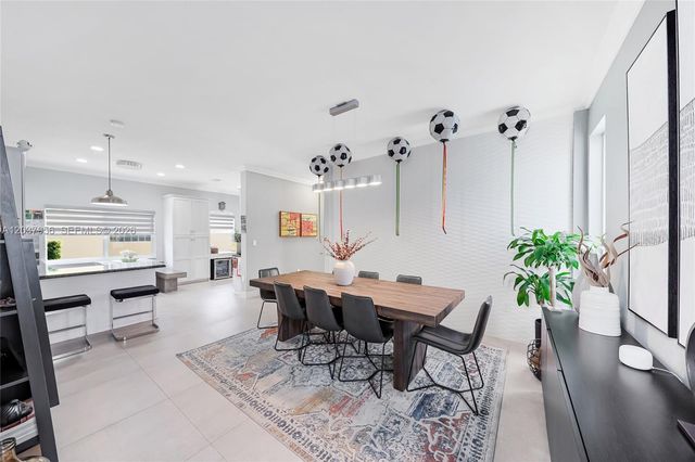 4152 Sapphire Ter, Weston, FL 33331