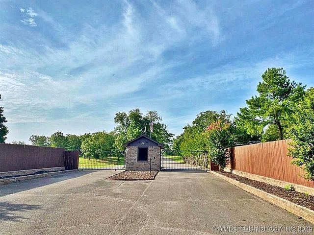 36140 S Magnolia Lane, Park Hill, OK 74451