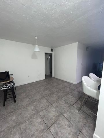 7300 NW 17th Street 121, Plantation, FL 33313