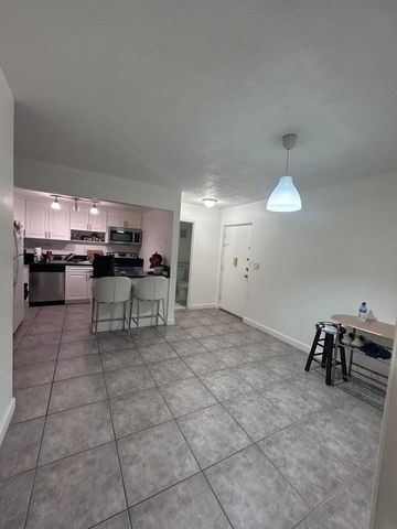7300 NW 17th Street 121, Plantation, FL 33313