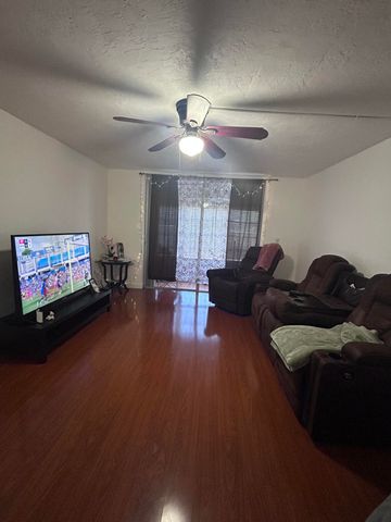 7300 NW 17th Street 121, Plantation, FL 33313