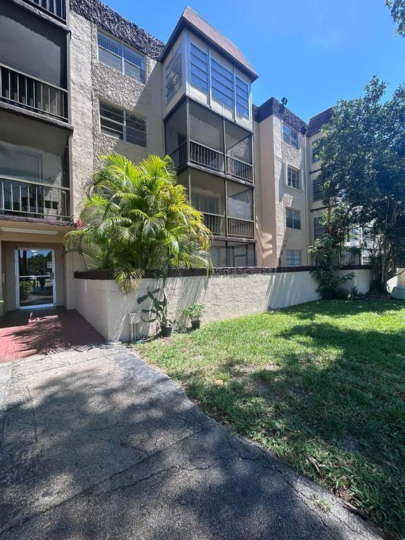 7300 NW 17th Street 121, Plantation, FL 33313