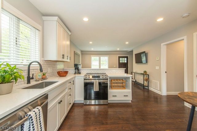 40 Bent St, Roxbury Twp., NJ 07847