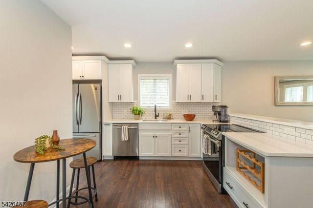 40 Bent St, Roxbury Twp., NJ 07847