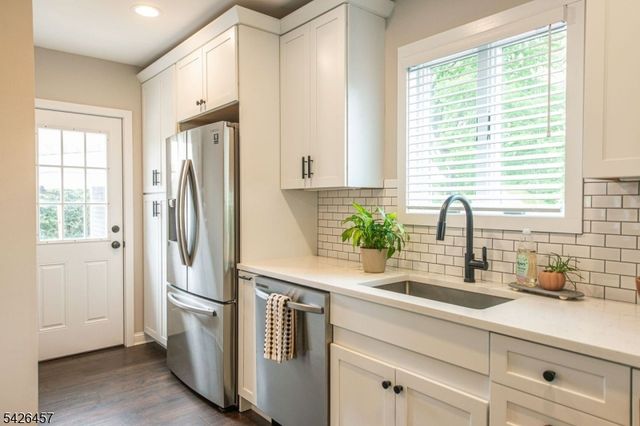 40 Bent St, Roxbury Twp., NJ 07847