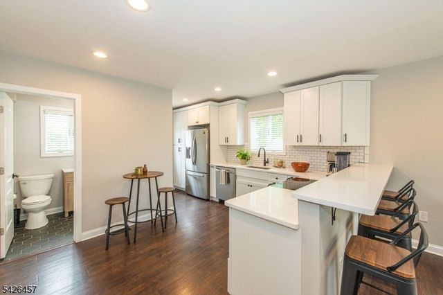 40 Bent St, Roxbury Twp., NJ 07847