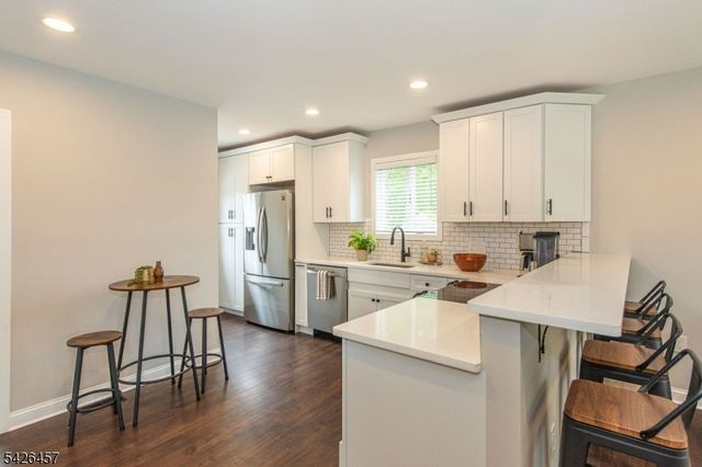 40 Bent St, Roxbury Twp., NJ 07847