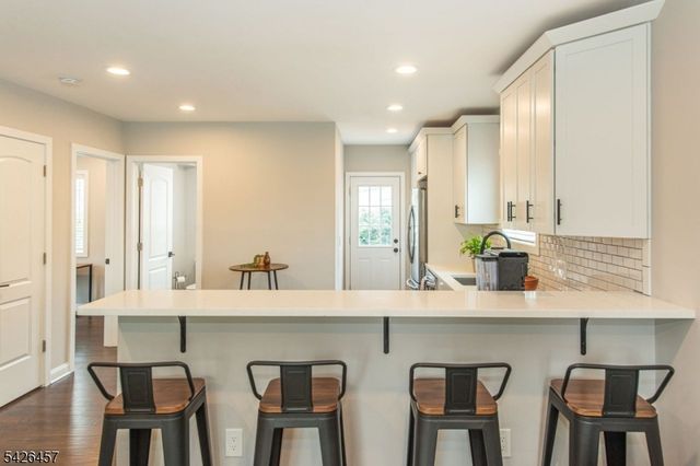 40 Bent St, Roxbury Twp., NJ 07847