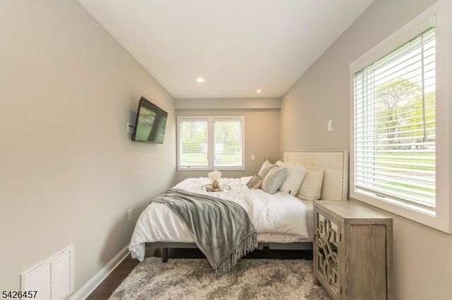 40 Bent St, Roxbury Twp., NJ 07847