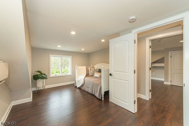 40 Bent St, Roxbury Twp., NJ 07847