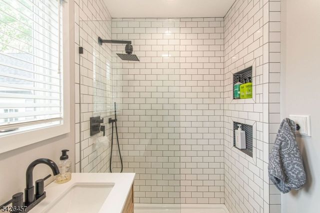 40 Bent St, Roxbury Twp., NJ 07847