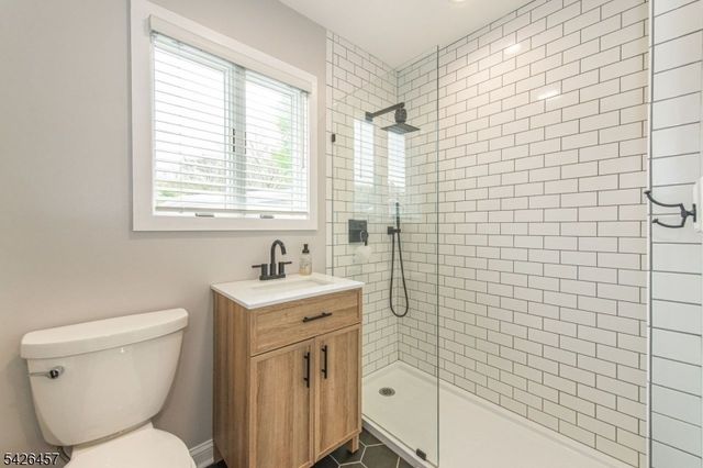 40 Bent St, Roxbury Twp., NJ 07847