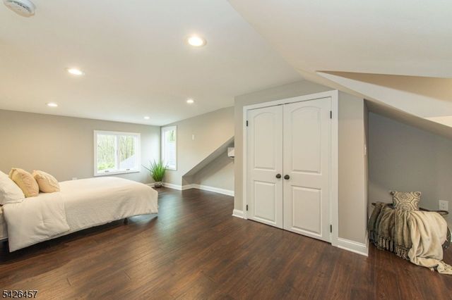 40 Bent St, Roxbury Twp., NJ 07847