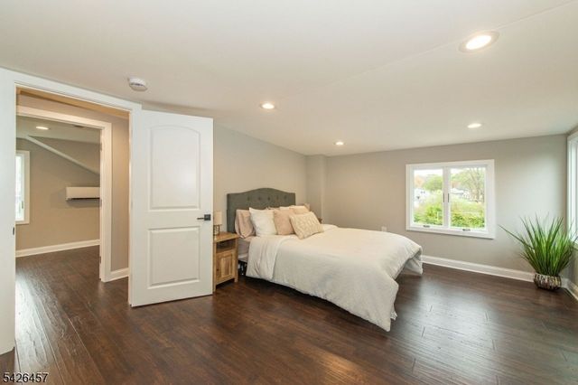 40 Bent St, Roxbury Twp., NJ 07847