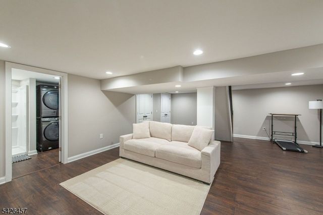 40 Bent St, Roxbury Twp., NJ 07847