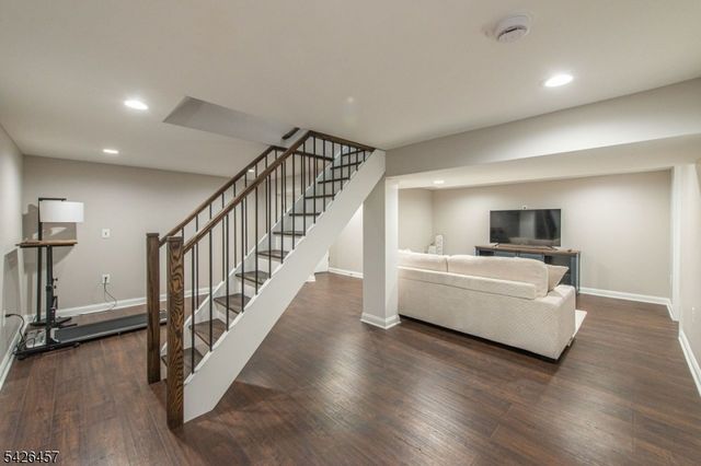 40 Bent St, Roxbury Twp., NJ 07847