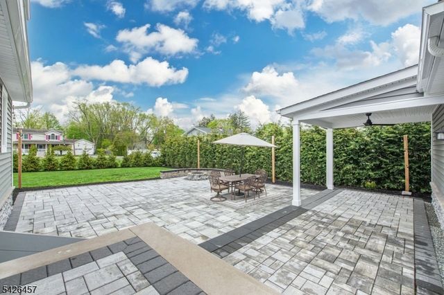 40 Bent St, Roxbury Twp., NJ 07847