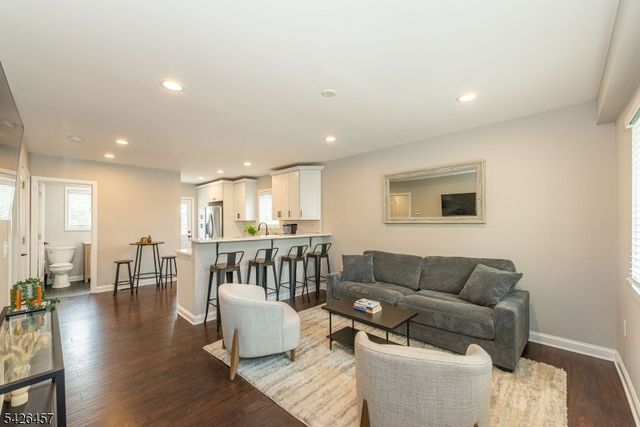 40 Bent St, Roxbury Twp., NJ 07847