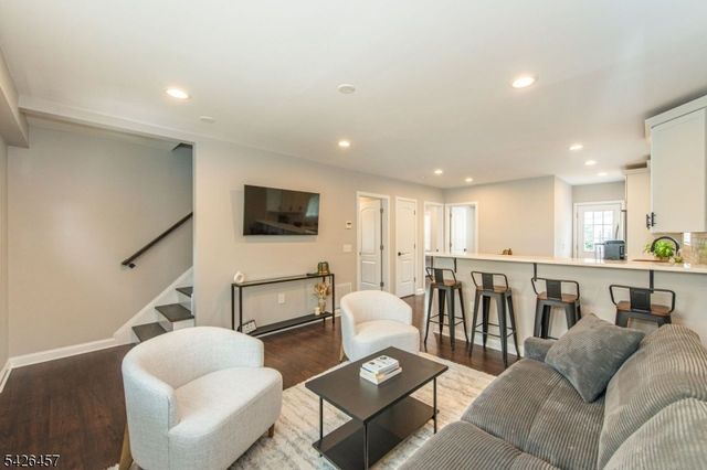 40 Bent St, Roxbury Twp., NJ 07847