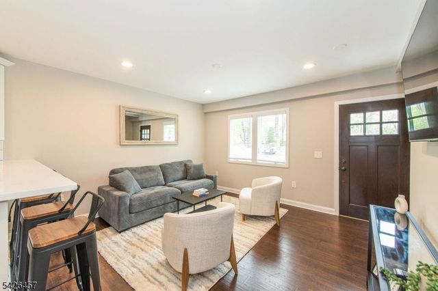 40 Bent St, Roxbury Twp., NJ 07847