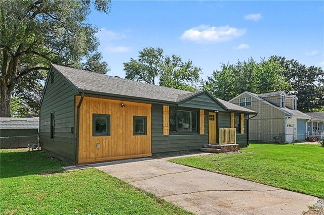 311 N Hudson Street, Buckner, MO 64016