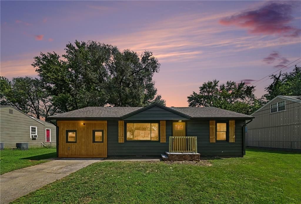311 N Hudson Street, Buckner, MO 64016