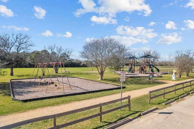 654 N Flamingo Drive, Seabrook, TX 77586