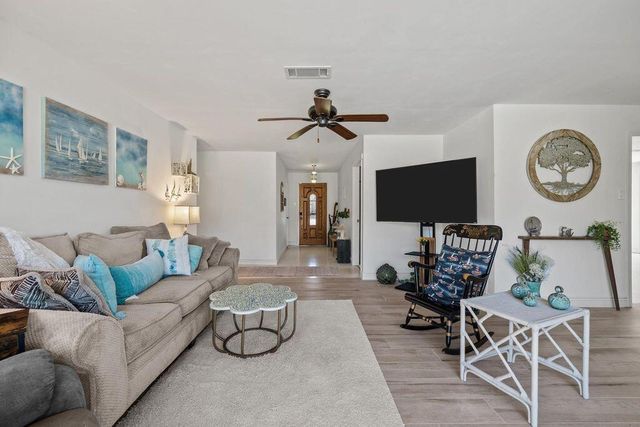654 N Flamingo Drive, Seabrook, TX 77586