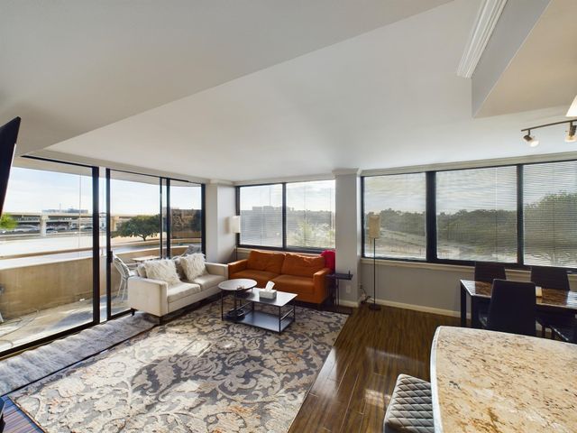 3525 Sage Road 403, Houston, TX 77056