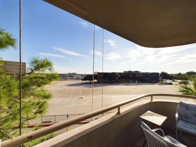 3525 Sage Road 403, Houston, TX 77056