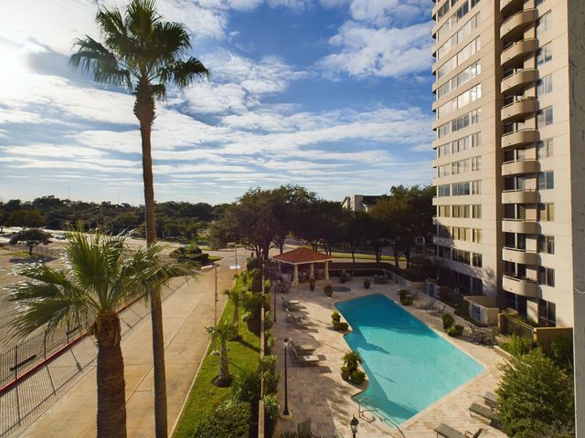 3525 Sage Road 403, Houston, TX 77056