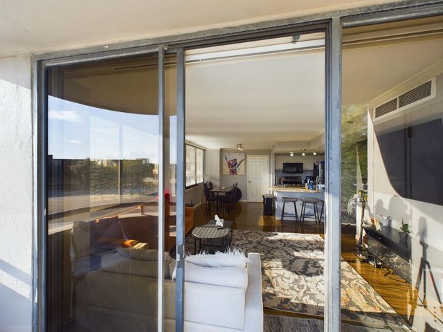 3525 Sage Road 403, Houston, TX 77056