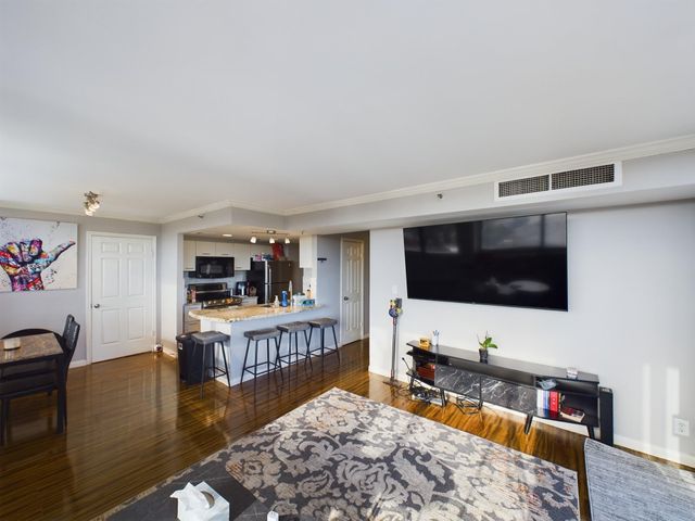 3525 Sage Road 403, Houston, TX 77056