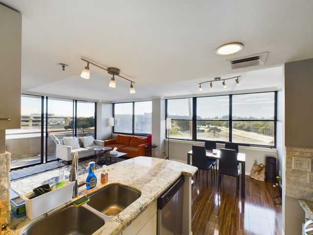 3525 Sage Road 403, Houston, TX 77056