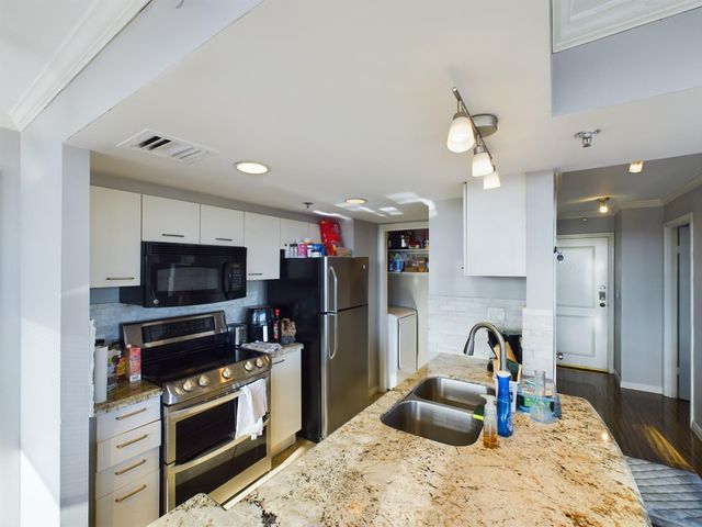 3525 Sage Road 403, Houston, TX 77056