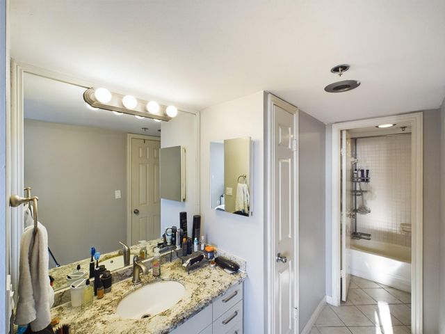 3525 Sage Road 403, Houston, TX 77056