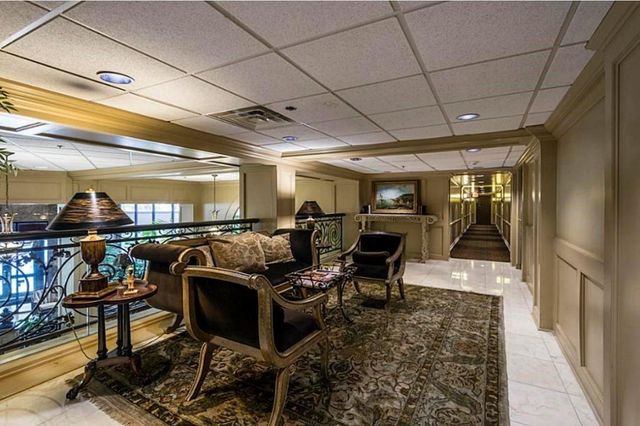 3525 Sage Road 403, Houston, TX 77056