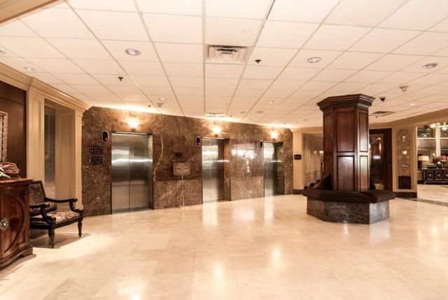 3525 Sage Road 403, Houston, TX 77056