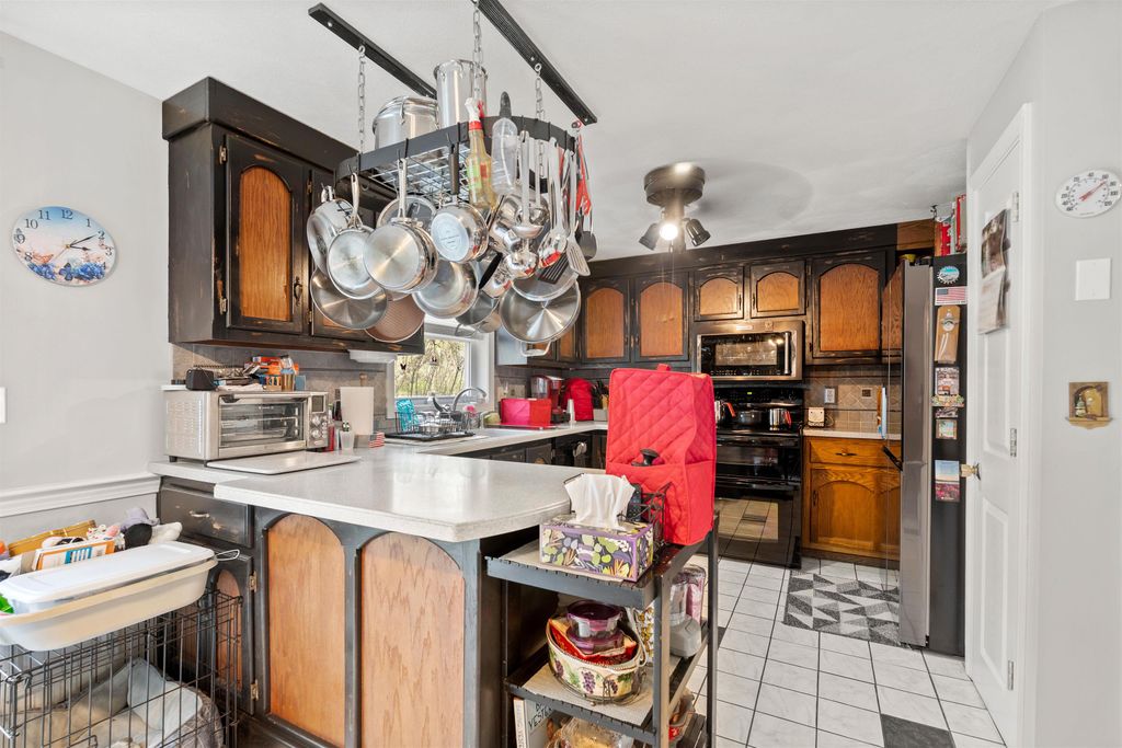 Image 11 of property listing at 27 Reed St # A, Londonderry, NH 03053