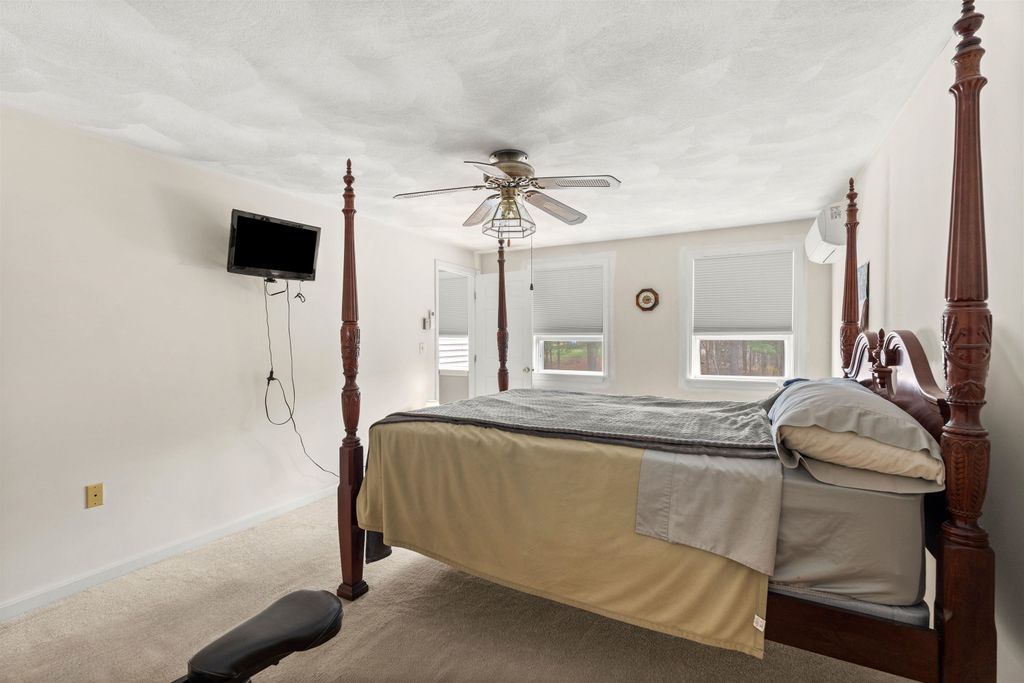 Image 19 of property listing at 27 Reed St # A, Londonderry, NH 03053