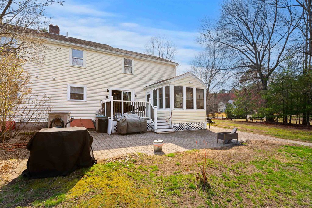 Image 24 of property listing at 27 Reed St # A, Londonderry, NH 03053
