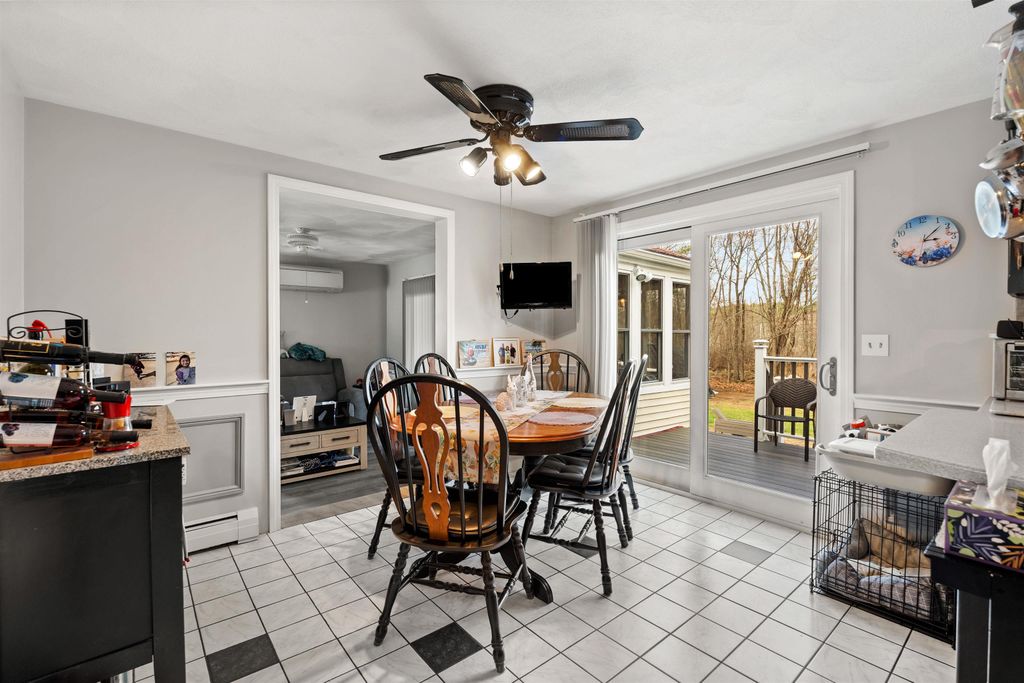 Image 9 of property listing at 27 Reed St # A, Londonderry, NH 03053