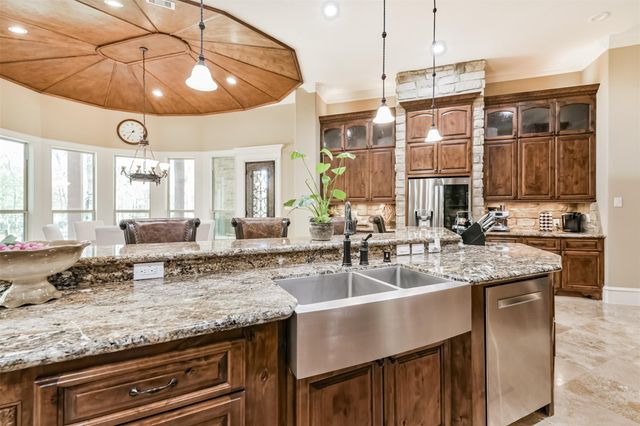 427 Lassen Villa Court, Houston, TX 77336