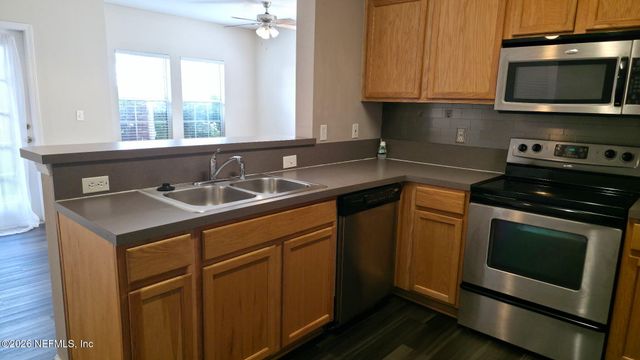 575 OAKLEAF PLANTATION Parkway 901, Orange Park, FL 32065
