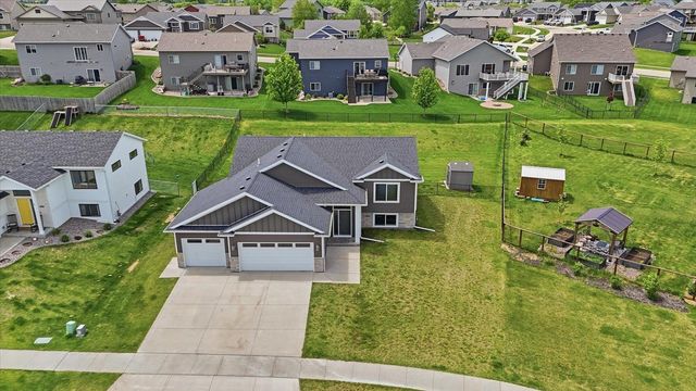 732 Towne Drive NE, Byron, MN 55920