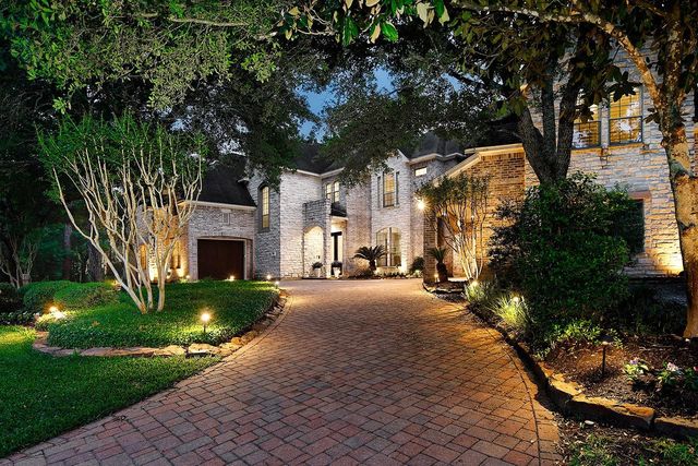 19 Hunnewell Way, The Woodlands, TX 77382