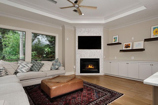 19 Hunnewell Way, The Woodlands, TX 77382