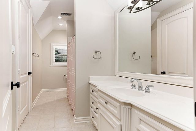 19 Hunnewell Way, The Woodlands, TX 77382